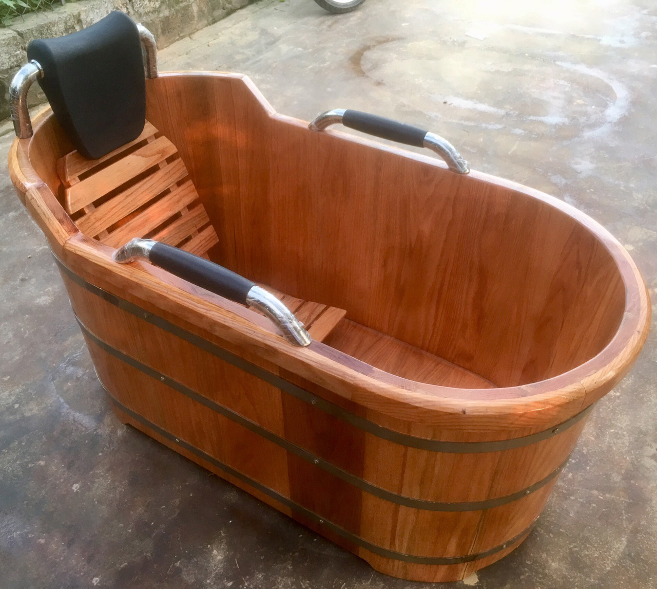 Hình ảnh cho tin tức Bồn tắm gỗ có bền không? Nên mua bồn tắm loại nào, ở đâu?