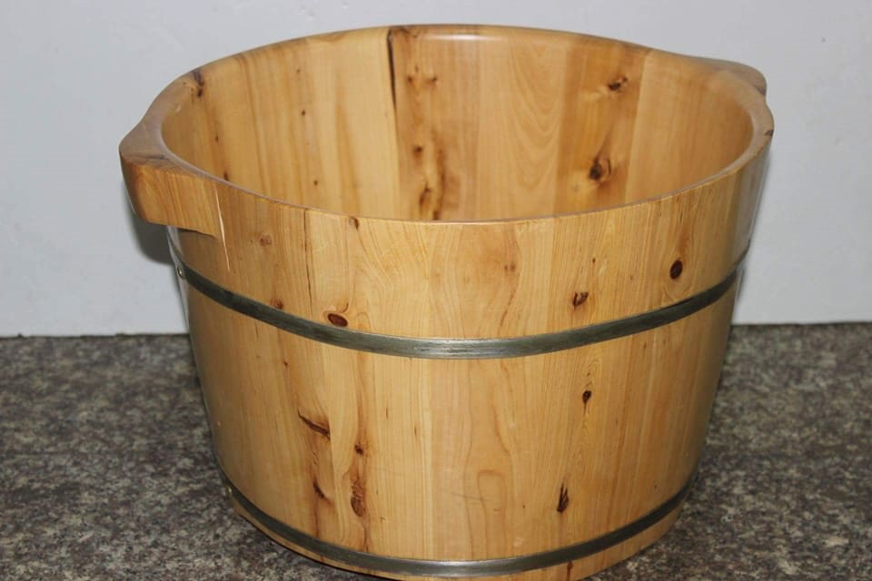 Hình ảnh cho tin tức Bật mí địa chỉ cung cấp chậu gỗ ngâm chân 2019 miệng tròn chất lượng 