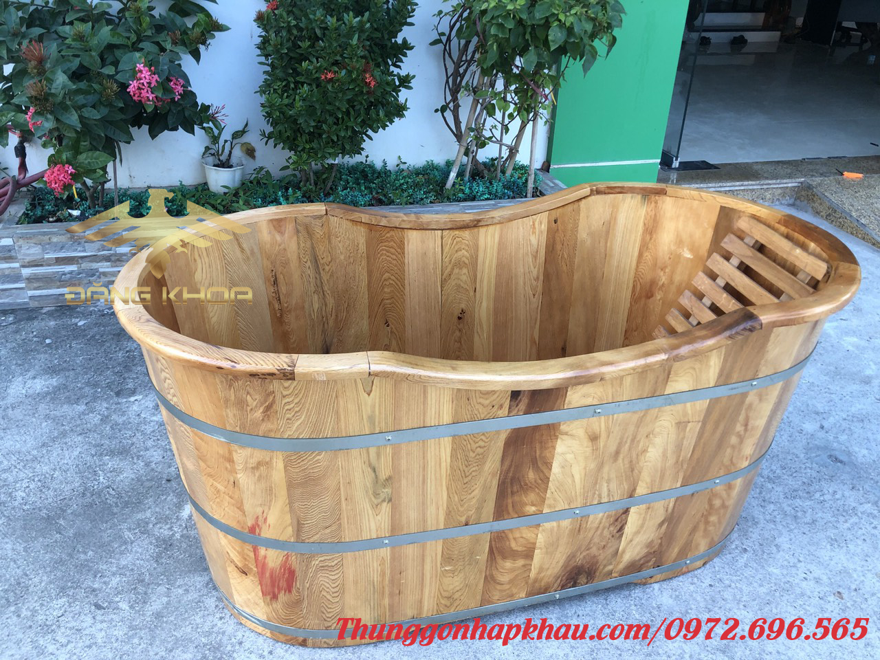 Bồn tắm gỗ oval