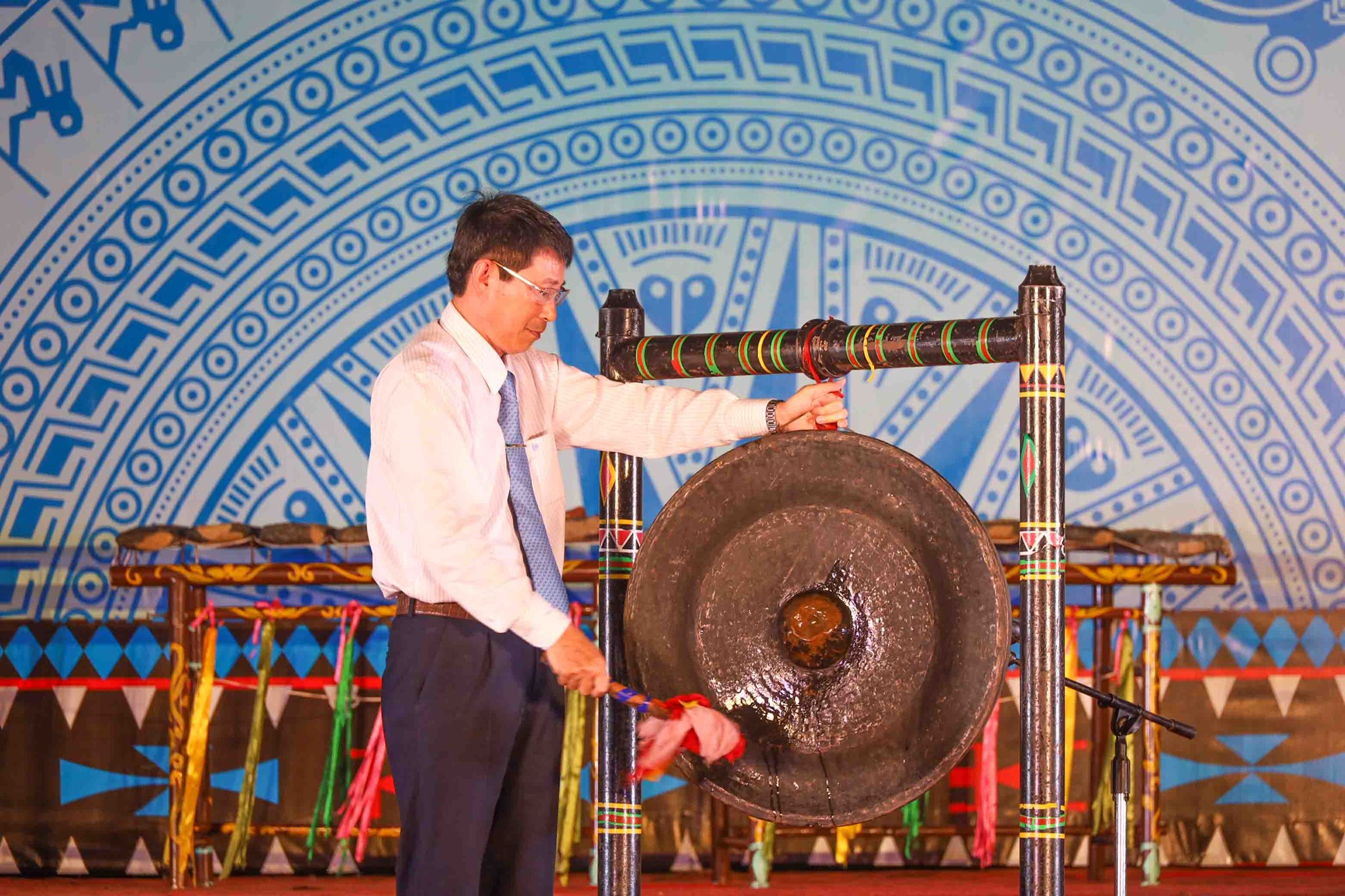 Trong đời sống văn hóa của người Việt, cồng chiêng đồng mang ý nghĩa như thế nào?