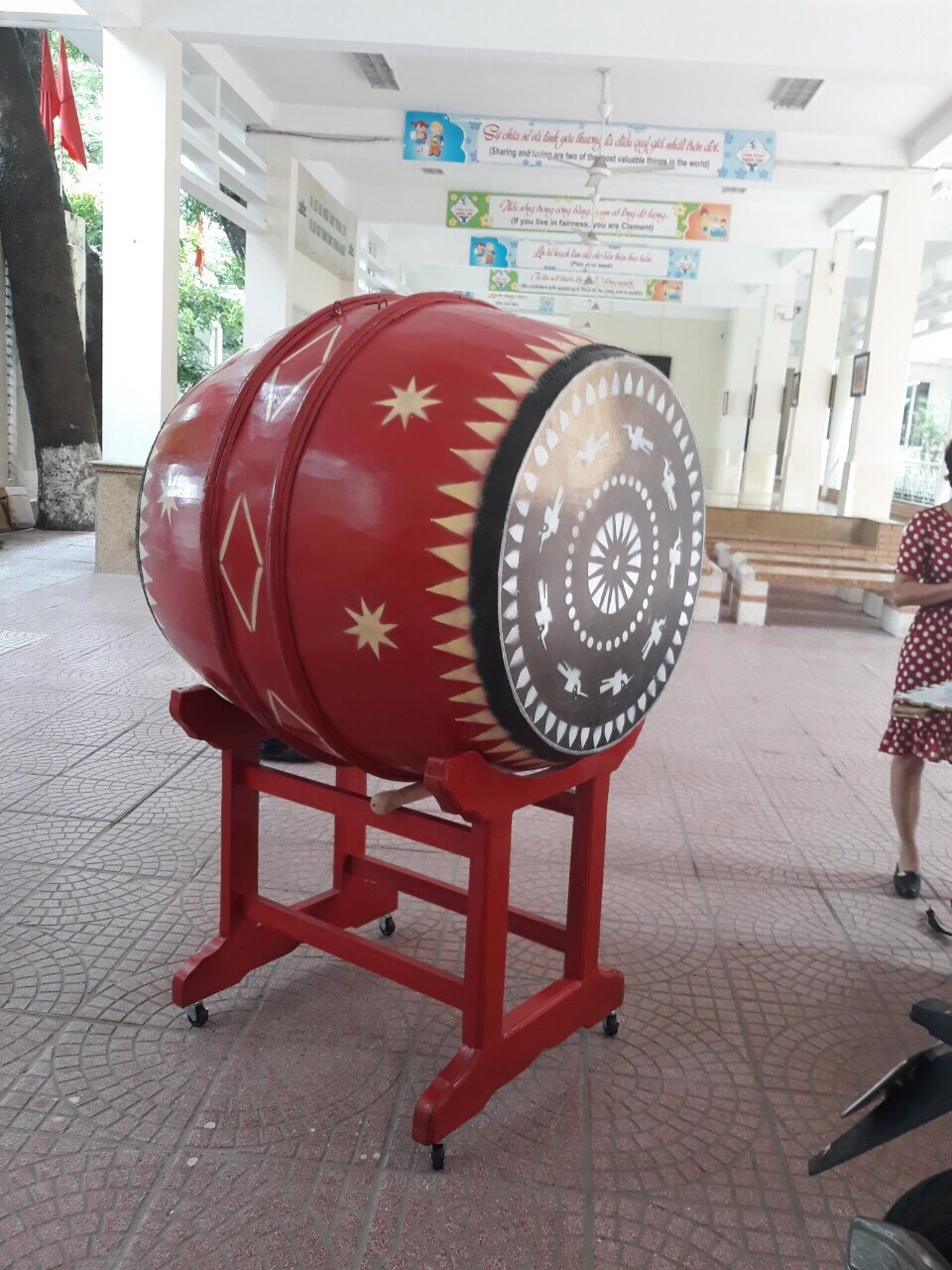 Hình ảnh cho tin tức Trống trường tiểu học kích thước mặt trống 44 cm