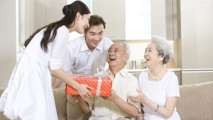 Hình ảnh cho tin tức NÊN MUA GÌ LÀM QUÀ TẶNG CHA MẸ - GIÁP THÌN 2024?