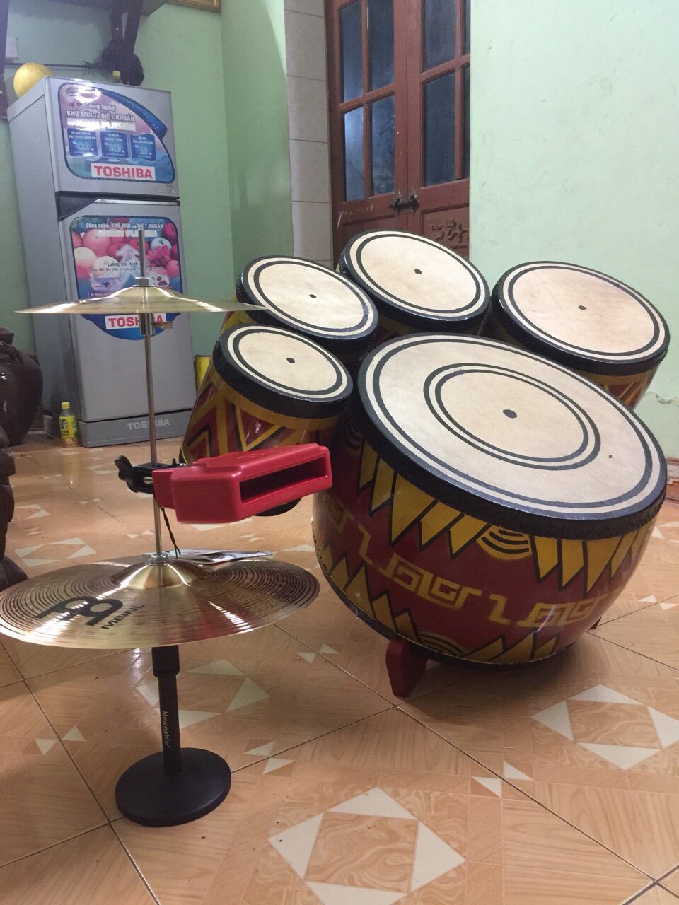 Hình ảnh cho tin tức Dàn trống dân tộc hát chầu văn biểu diễn